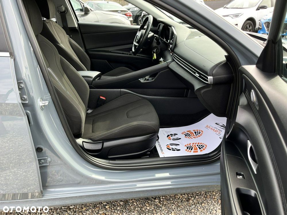 Hyundai Elantra 1.6 Smart CVT - 29