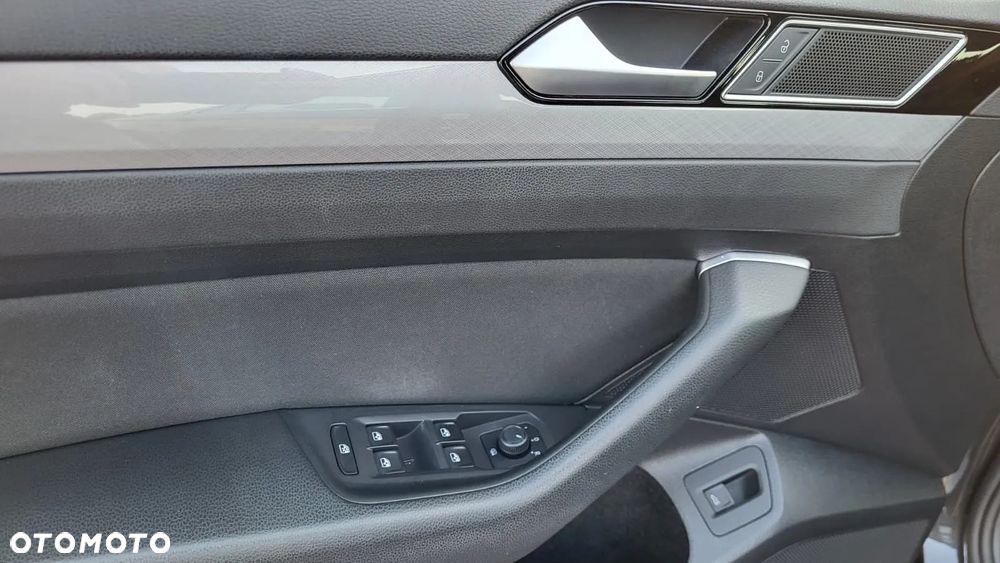 Volkswagen Passat 2.0 TSI Business DSG - 28