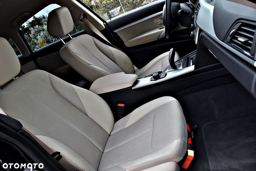 BMW 3GT 320i Luxury Line - 18