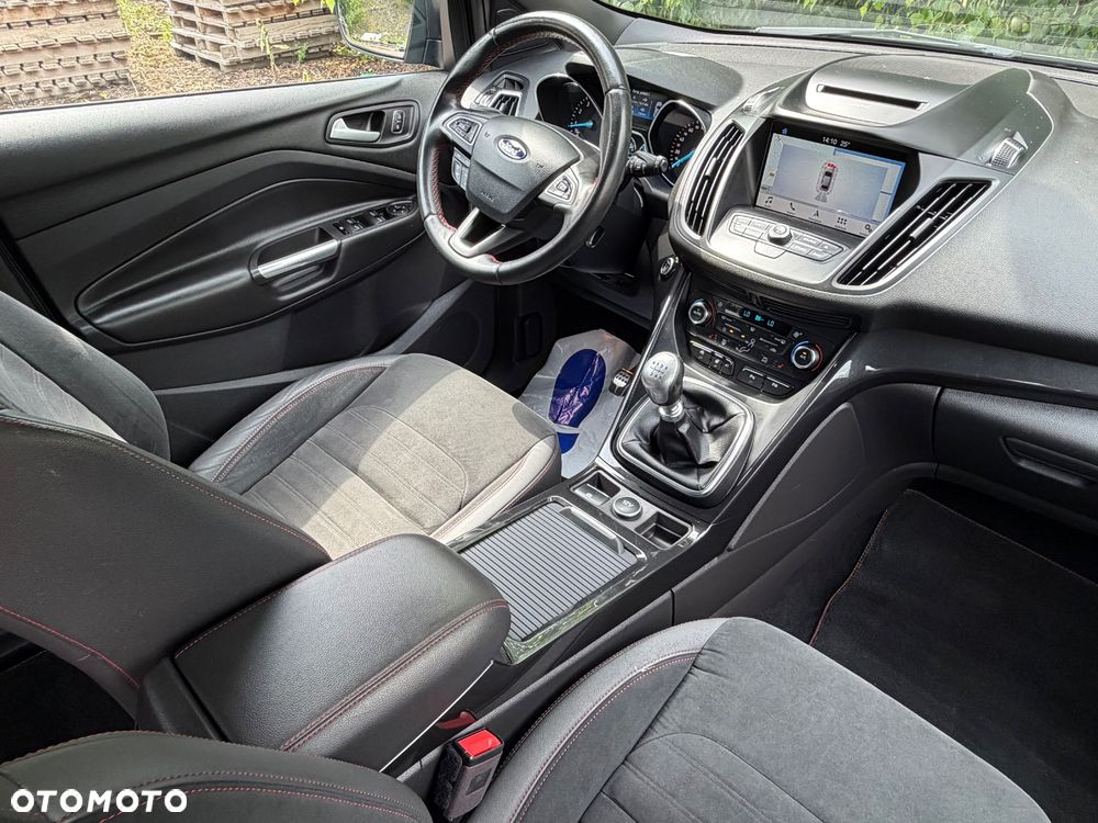 Ford Kuga 1.5 EcoBoost 2x4 ST-Line - 14