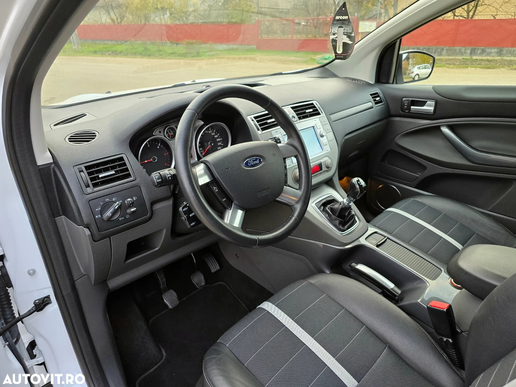 Ford Kuga 2.0 TDCi 2x4 Titanium - 16