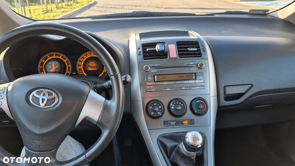 Toyota Auris 1.6 VVT-i Team - 16
