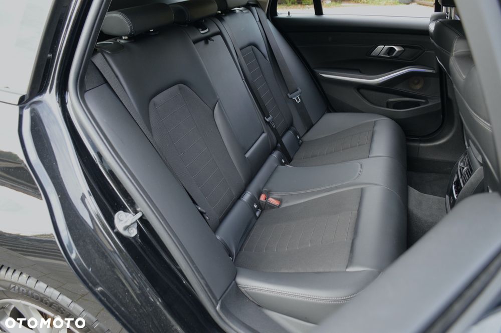 BMW Seria 3 320d MHEV Sport Line - 29