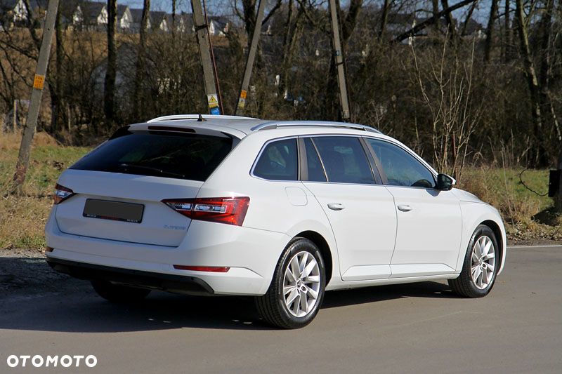 Skoda Superb 2.0 TDI DSG Ambition - 2