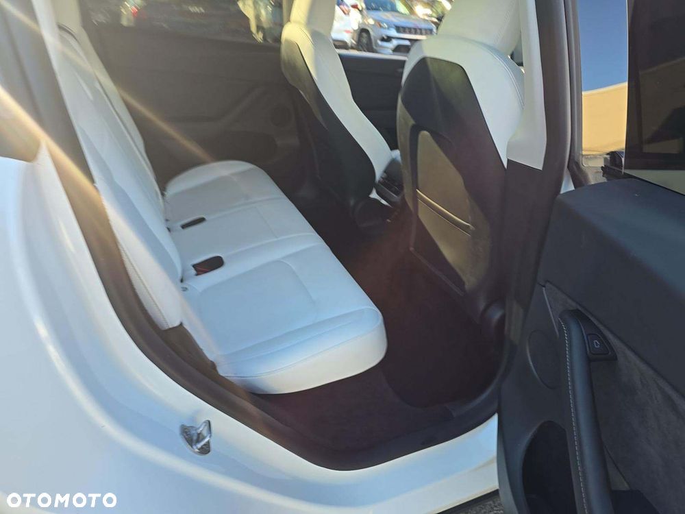 Tesla Model Y Long Range Dual Motor AWD - 14