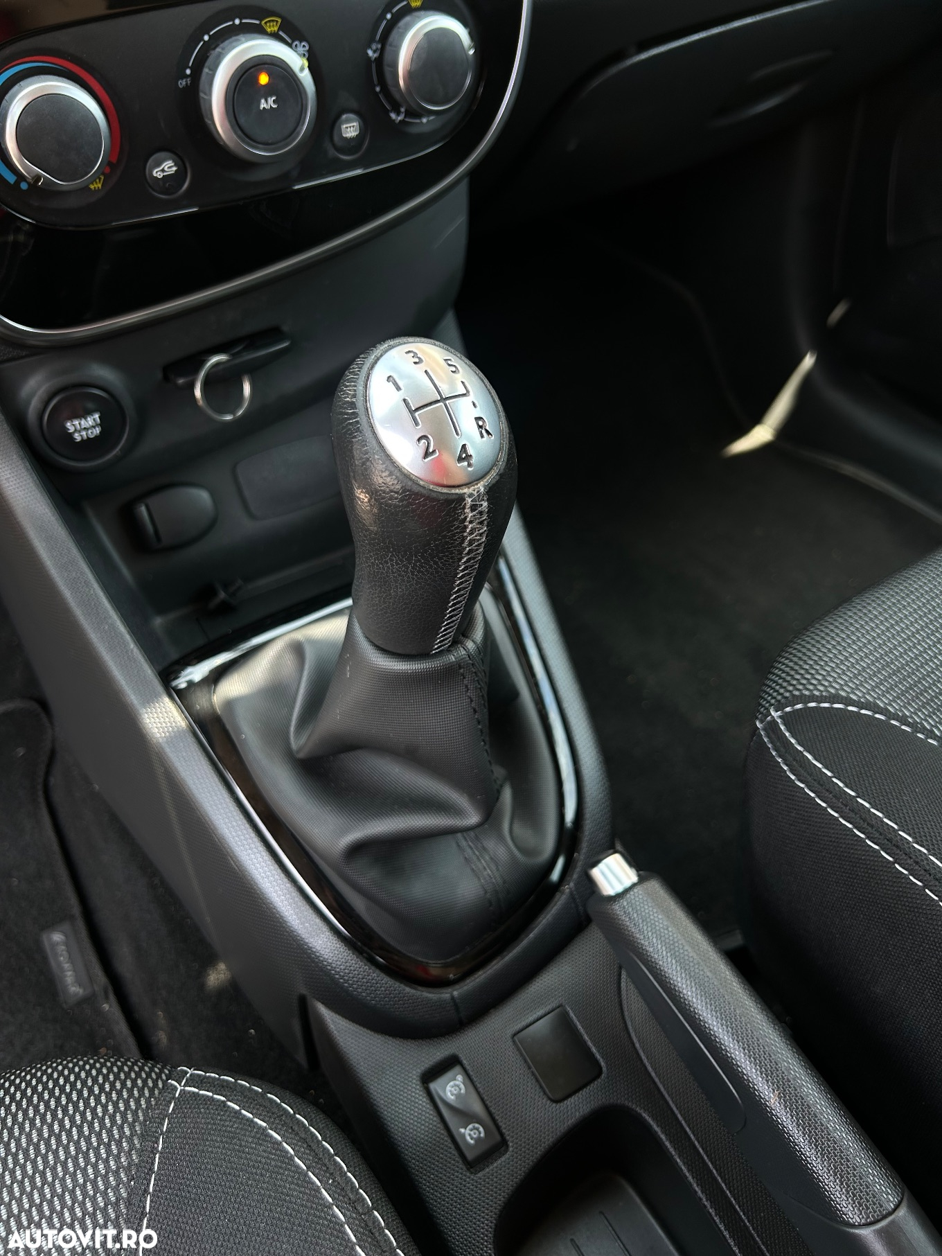 Renault Clio 1.2 16V 75 Collection - 8