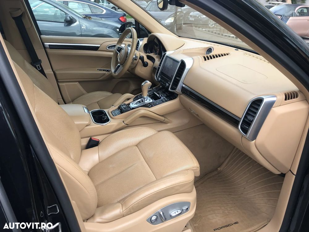 Porsche Cayenne - 10