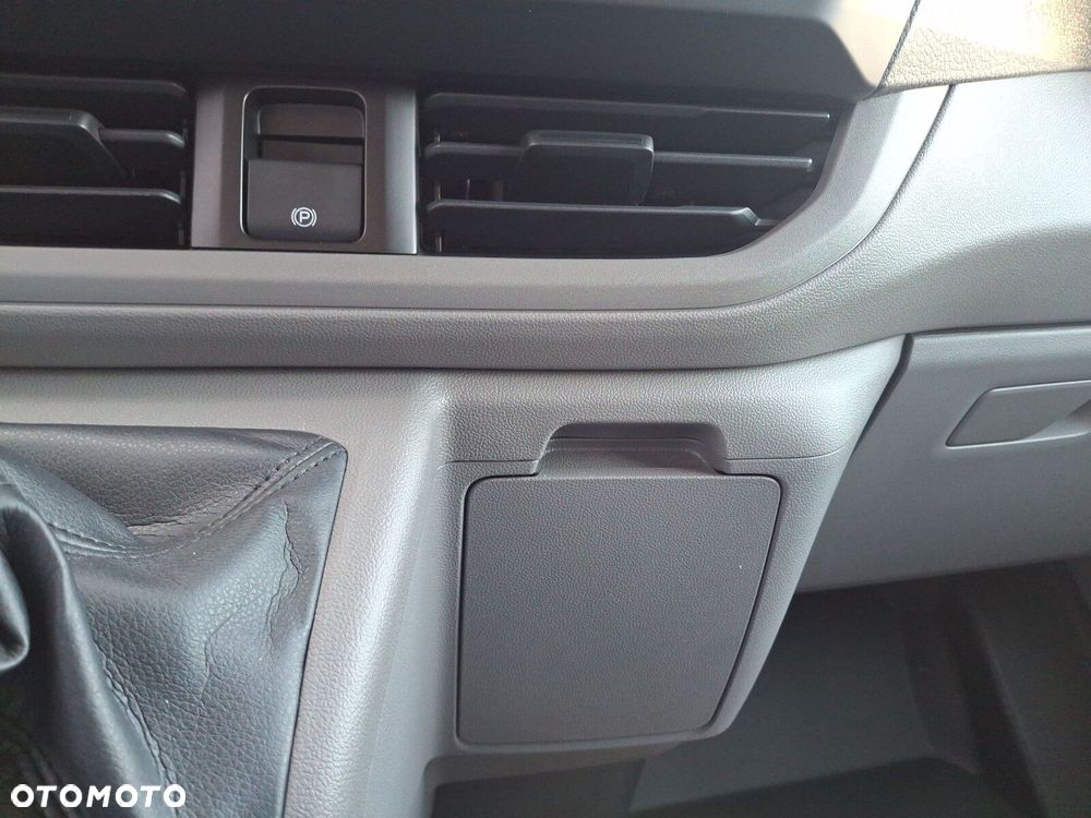 Volkswagen Transporter Furgon 2.0 TDI 150 KM manual - 29