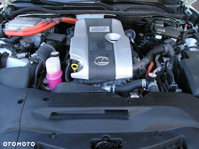 Lexus RC 300h F Sport - 20