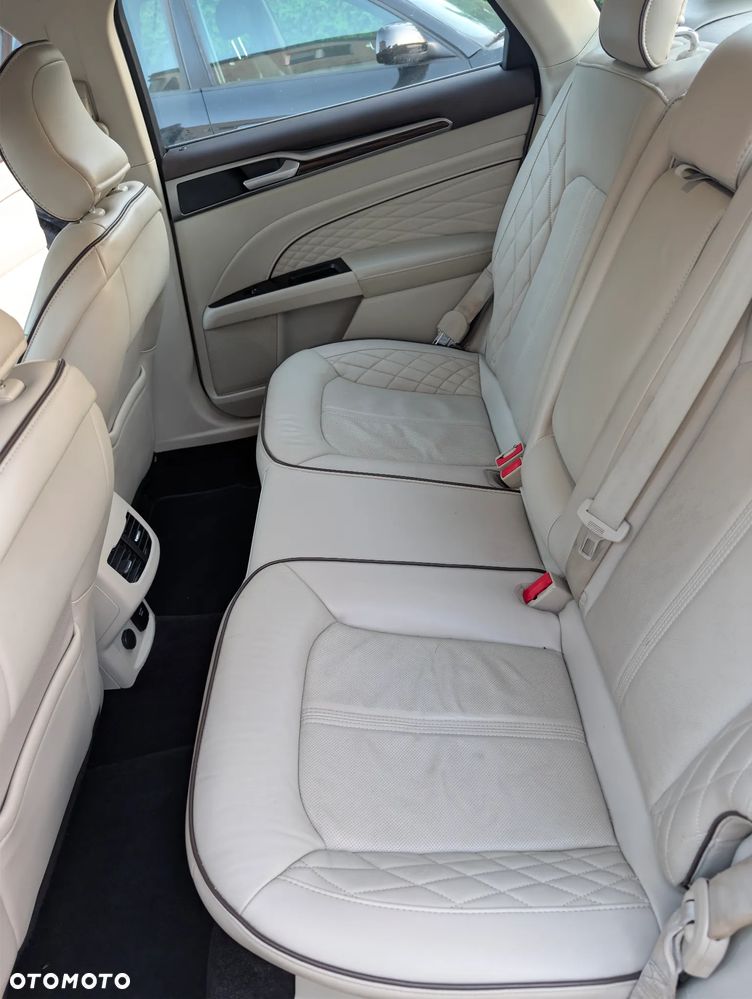 Ford Fusion - 10