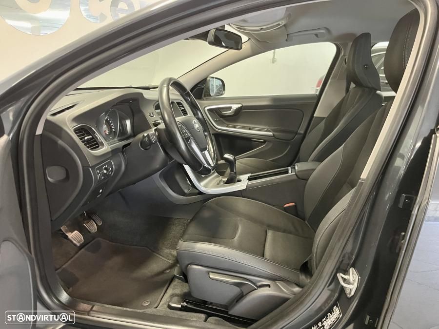 Volvo V60 2.0 D4 Momentum - 7