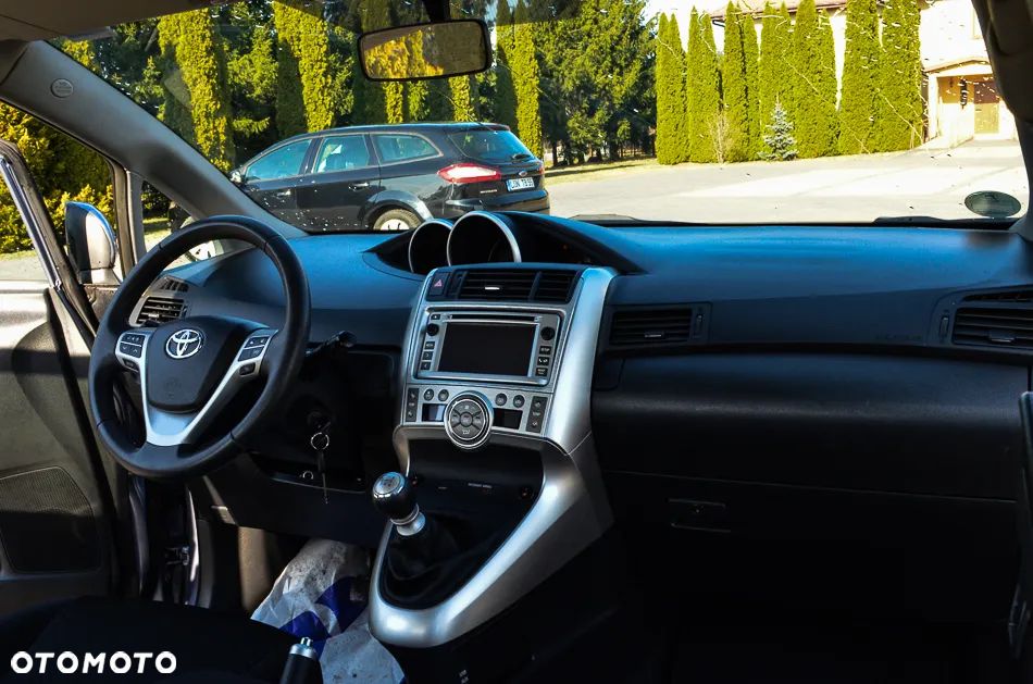 Toyota Verso 1.6 Premium 7os - 25