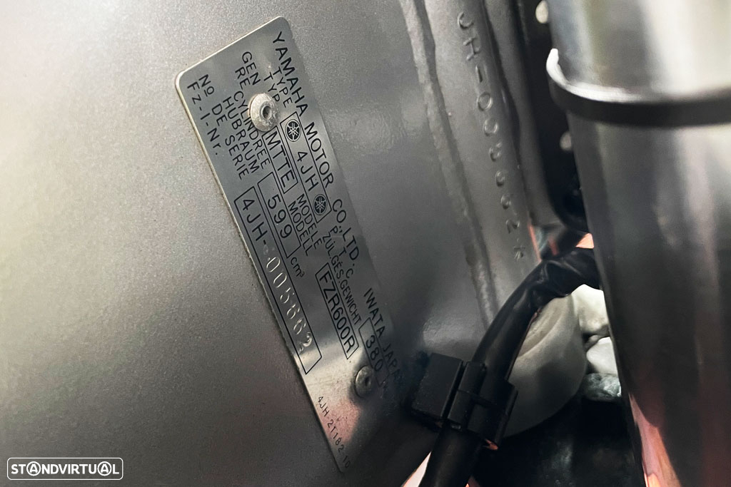 Yamaha FZR 600 - 19