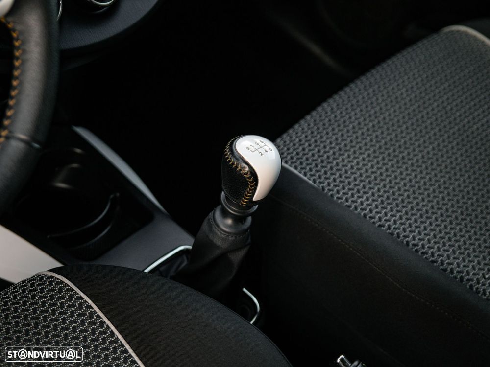 Toyota Yaris 1.33 VVT-i Sport - 30