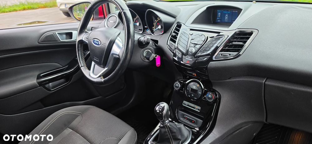 Ford Fiesta 1.0 EcoBoost S&S TITANIUM - 23