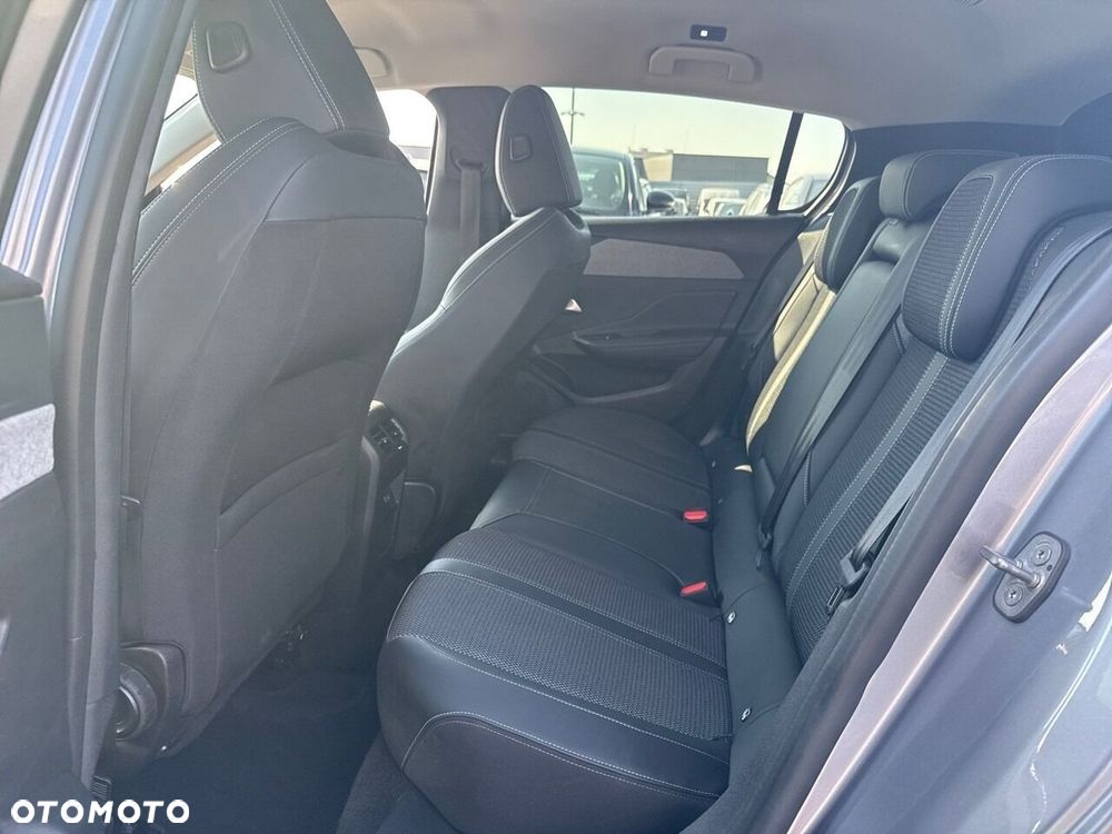 Peugeot 308 1.2 PureTech Allure S&S EAT8 - 11