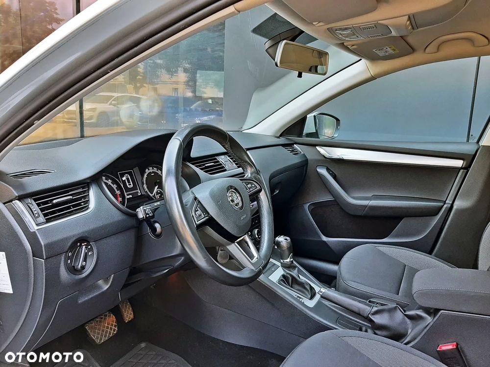 Skoda Octavia 2.0 TDI Ambition DSG - 23