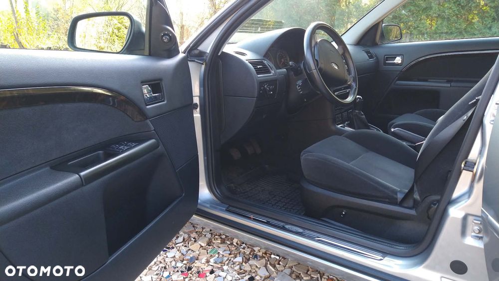 Ford Mondeo 1.8 Ghia - 6