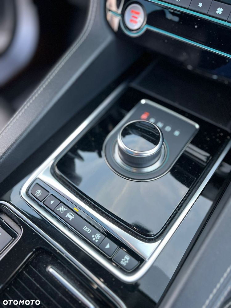 Jaguar F-Pace 2.0 i4D AWD R-Sport - 35