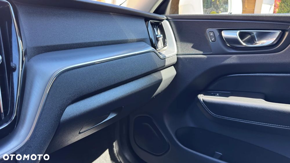 Volvo XC 60 B4 D Geartronic Momentum Pro - 25