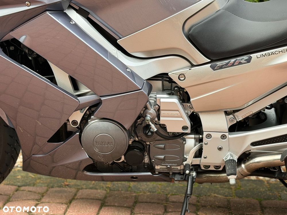 Yamaha FJR - 16