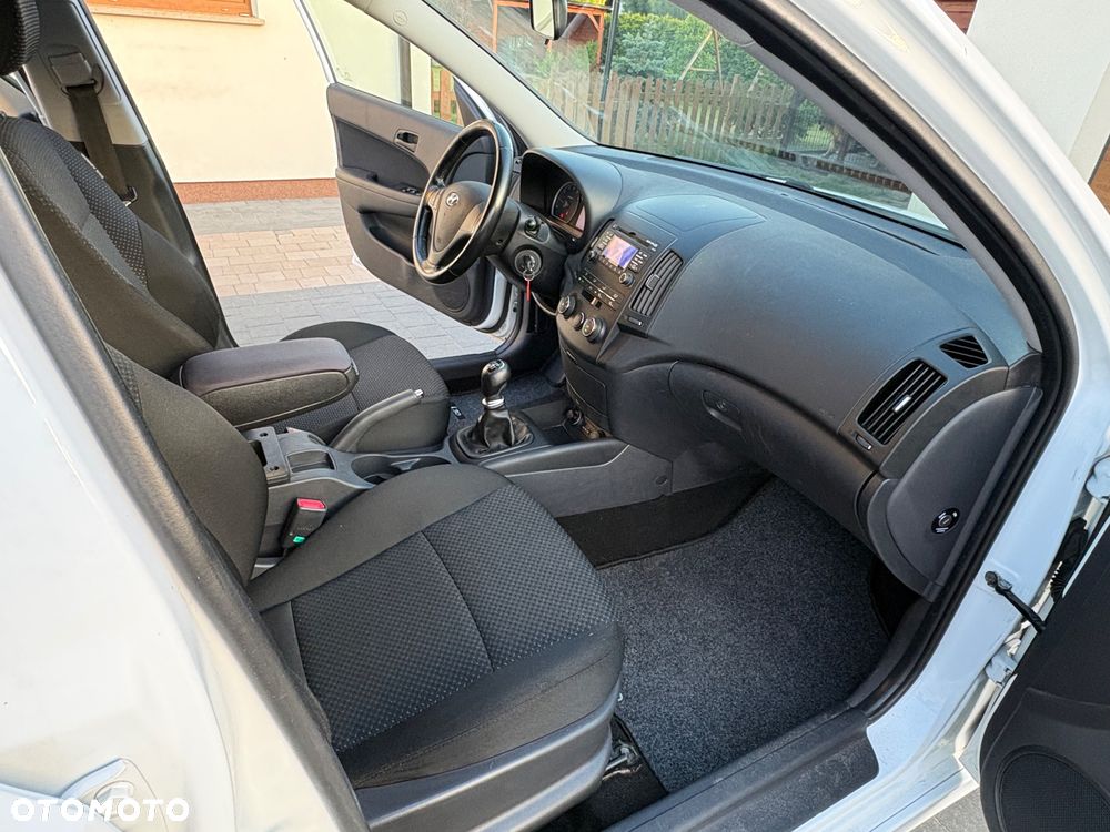 Hyundai i30 blue 1.4 Style - 19