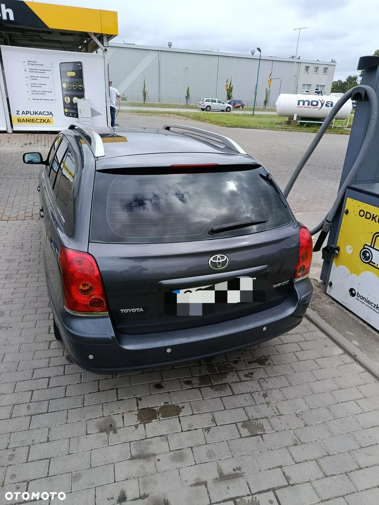 Toyota Avensis 1.8 VVT-i - 10