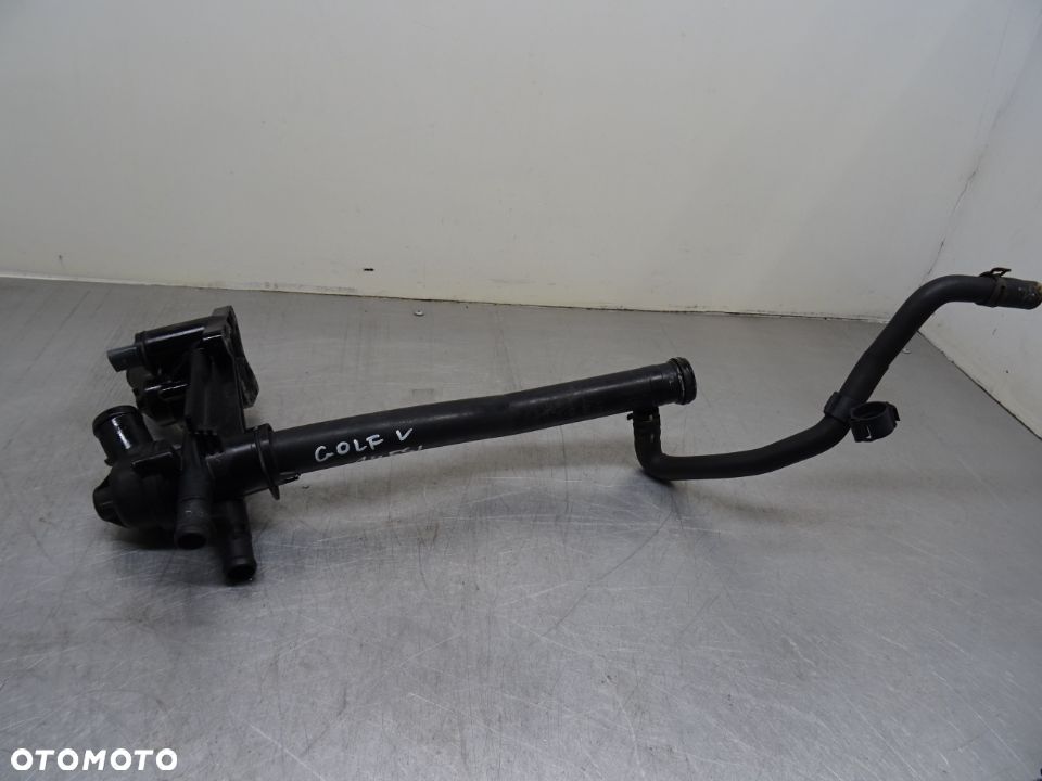 VW GOLF V HB 5D 03-09 1.4FSI OBUDOWA TERMOSTATU PRZEWODY - 1