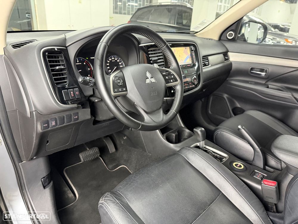 Mitsubishi Outlander 2.2 DI-D Instyle Navi AT 4WD - 15