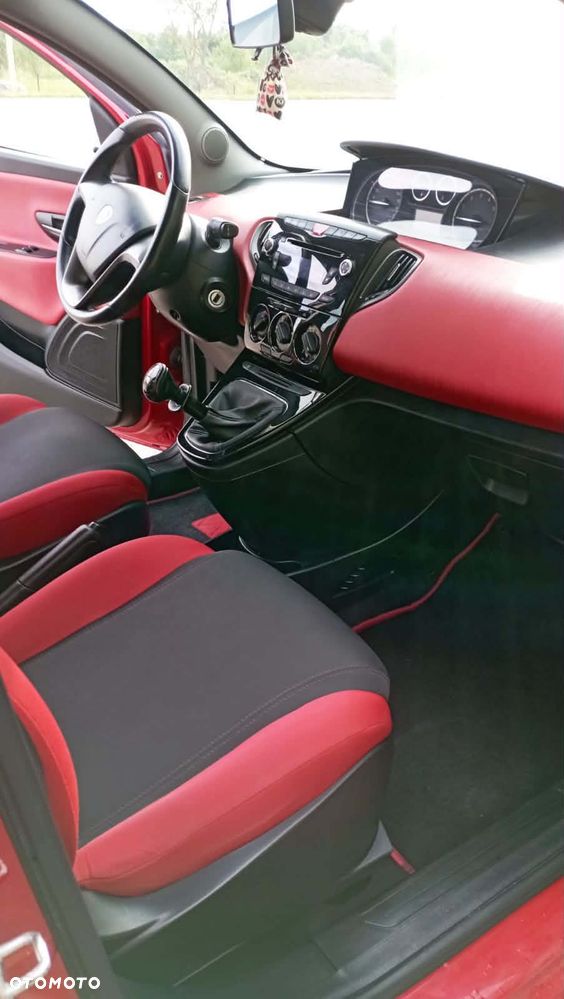 Lancia Ypsilon 1.2 8V Black&Red S&S - 6