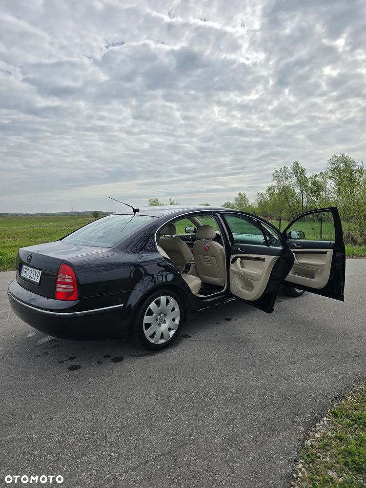 Skoda Superb 2.8 V6 Automatik Elegance - 16