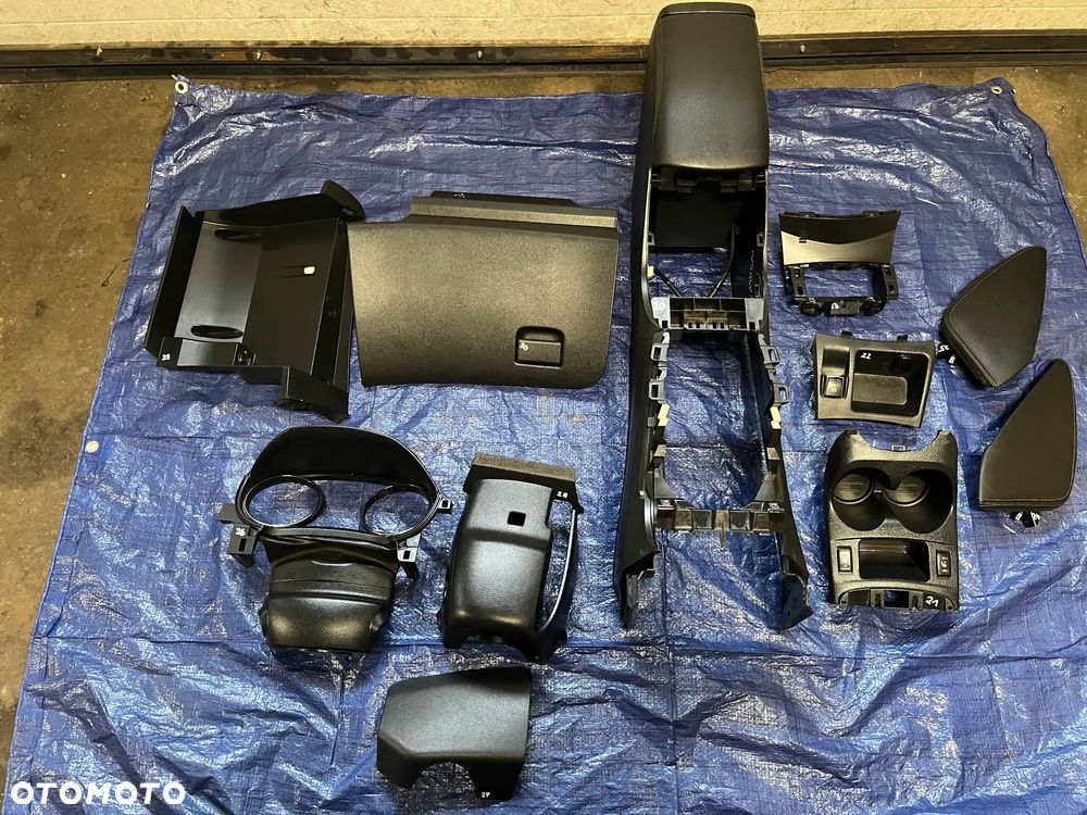 Nissan Qashqai II J11 TUNEL PODŁOKIETNIK UCHWYT NA KUBKI BOCZEK TUNELU SKÓRA  96966 4EA1A 96992 4EH0A  969RK 969RJ CENY W OPISIE 68510 4EH0A  96966 4EA1A 969XC 4EH0A 68104 4EH0A 96992 4EH0A  969RK 969RJ 84997 4EA0A 68520 4EA0A - 4