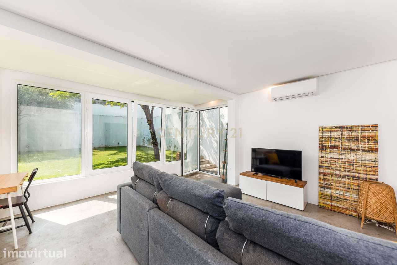 Moradia T2 Renovada com Jardim, Cave e Terraço | Viva o melhor de Belé - Grande imagem: 4/43