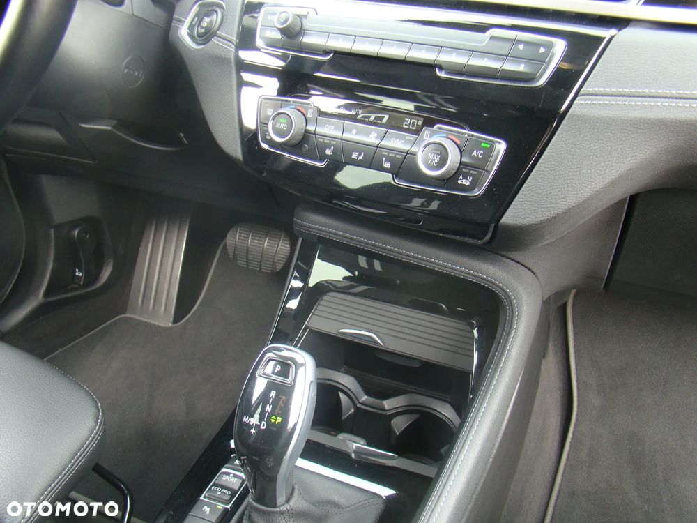 BMW X1 xDrive20d Sport Line - 38