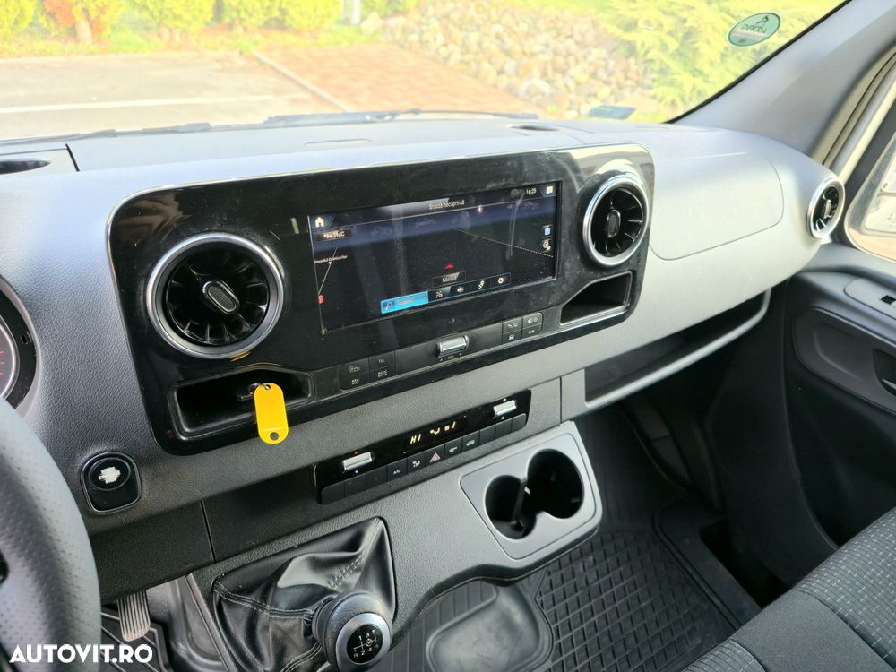Mercedes-Benz Sprinter - 13