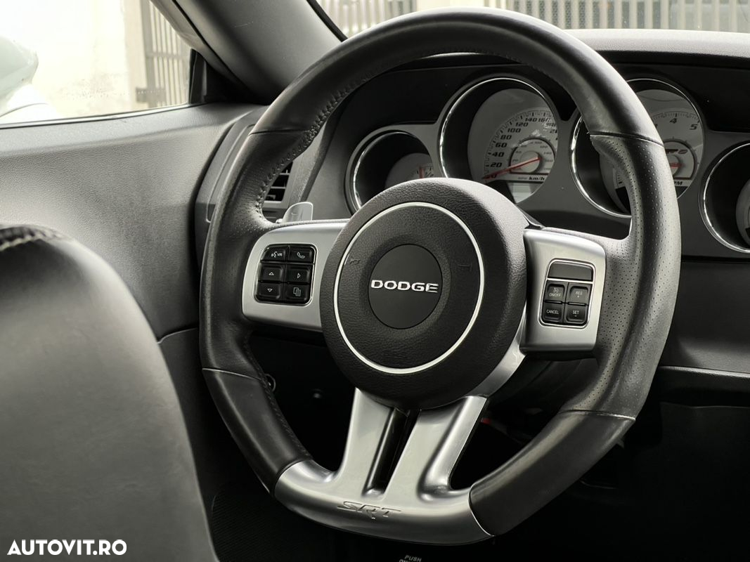 Dodge Challenger - 10