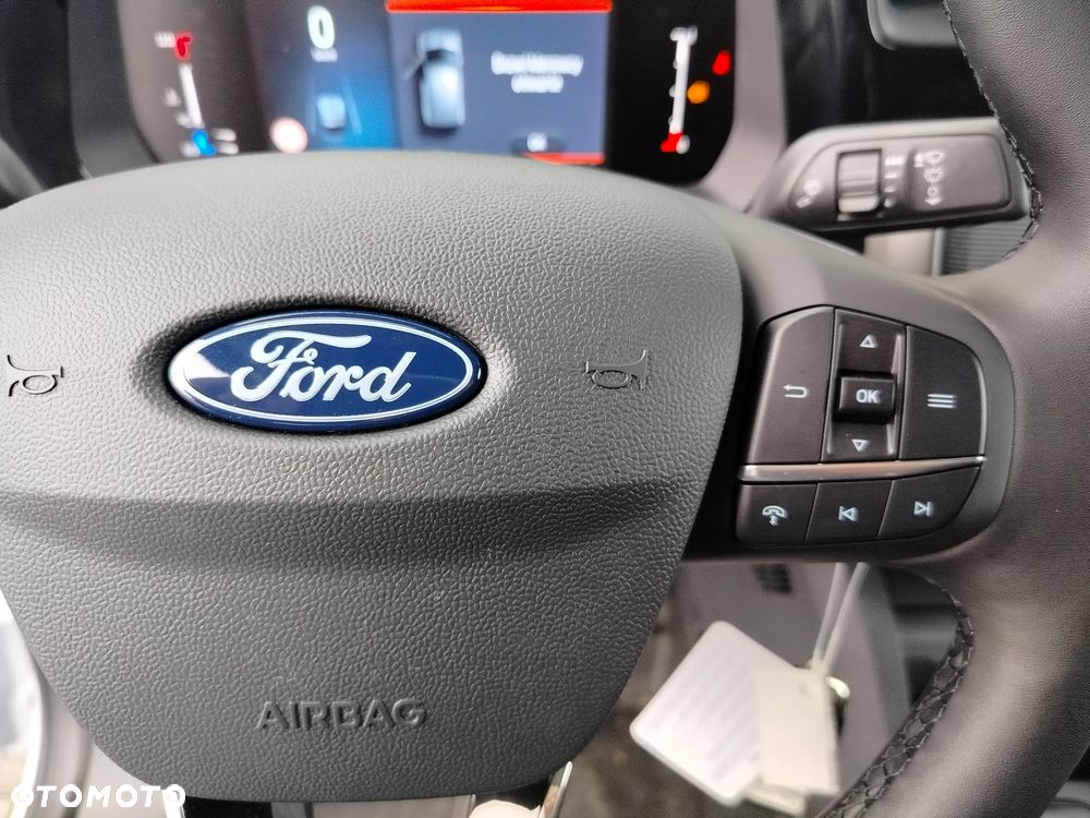 Ford Transit Courier - 11