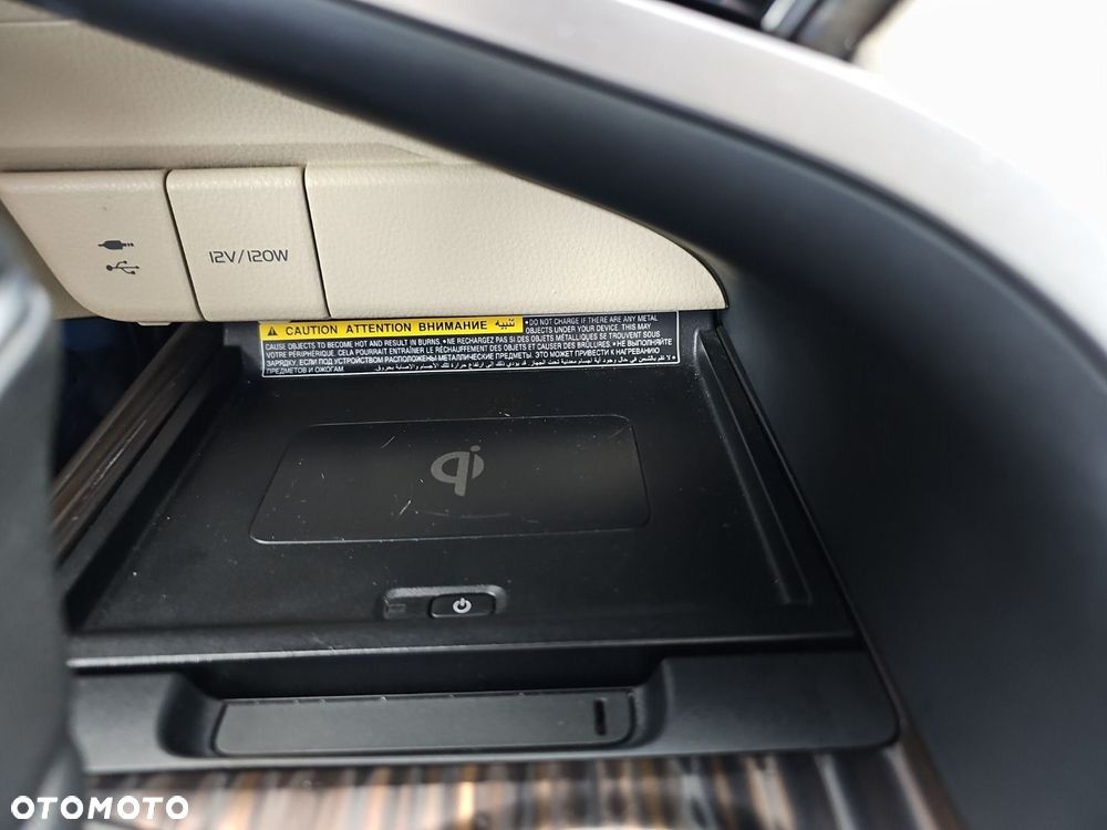 Toyota Camry 2.5 Hybrid Executive CVT - 19