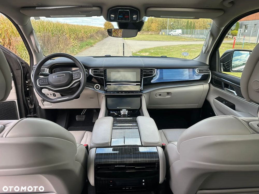 Jeep Wagoneer - 12
