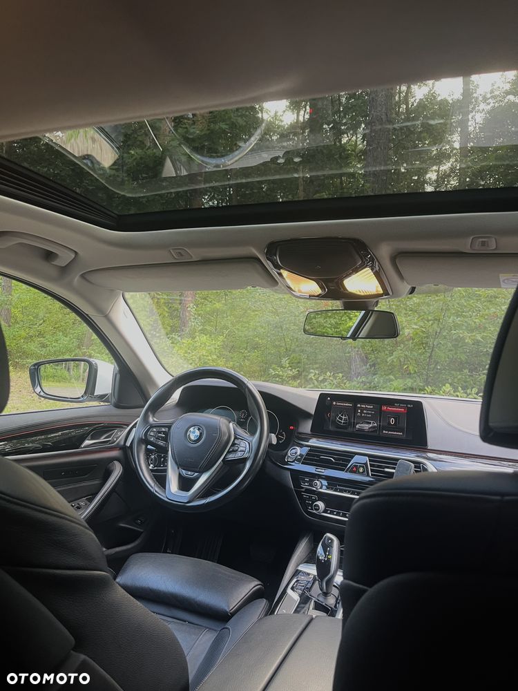 BMW Seria 5 530i xDrive Sport Line - 2