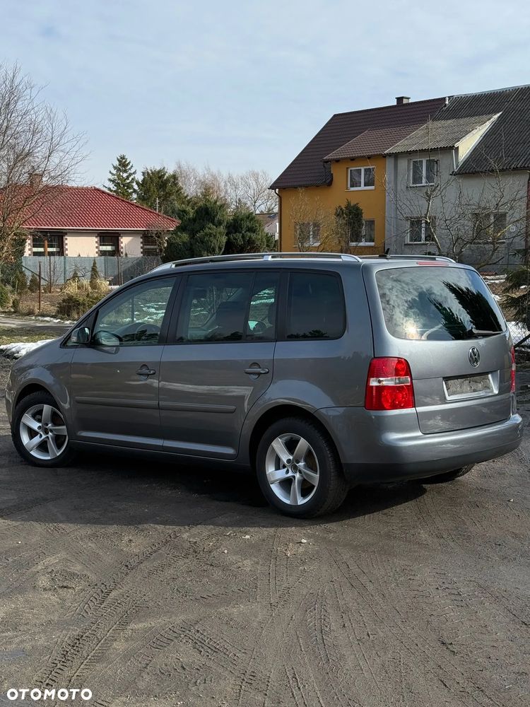 Volkswagen Touran - 4