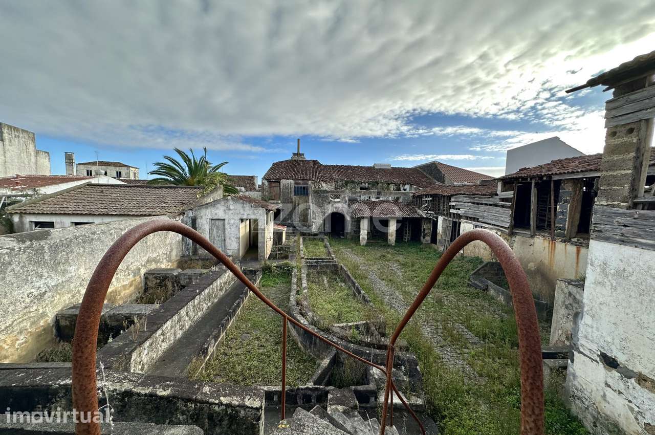 Conjunto Patrimonial para Investimento - Centro histórico de Lagoa - Grande imagem: 3/27