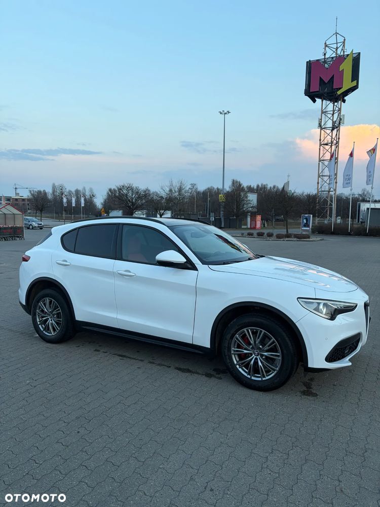 Alfa Romeo Stelvio 2.0 Turbo 16V AT8-Q4 Sprint - 3