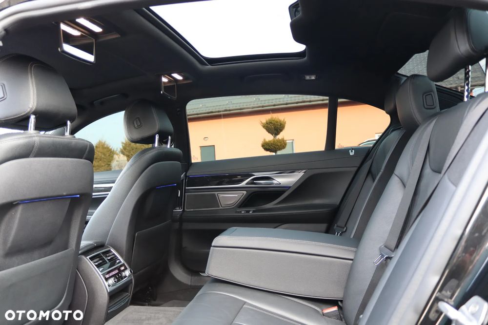 BMW Seria 7 740Li - 36