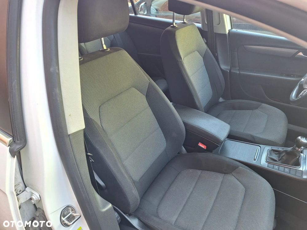 Volkswagen Passat - 17