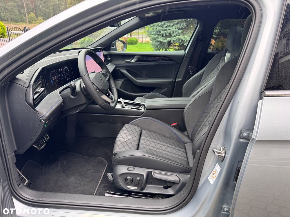 Volkswagen Passat 2.0 TDI SCR R-Line Plus DSG - 12
