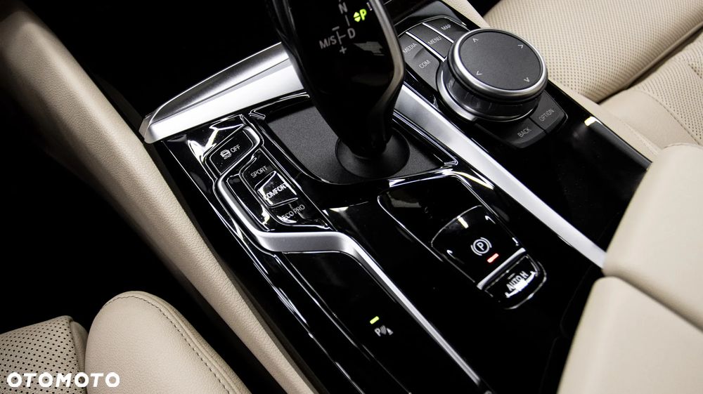 BMW Seria 5 520i mHEV - 20