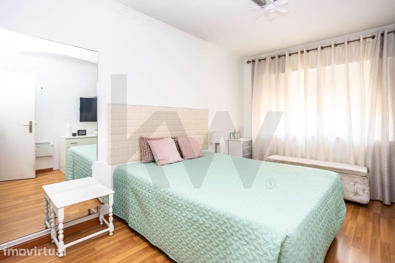 Excelente T3 com 100 m2 no Monte da Caparica | 2 WCs, Varanda Fechada - Grande imagem: 3/16