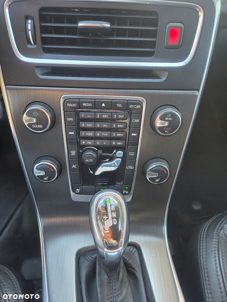 Volvo V60 D4 Geartronic Summum - 19