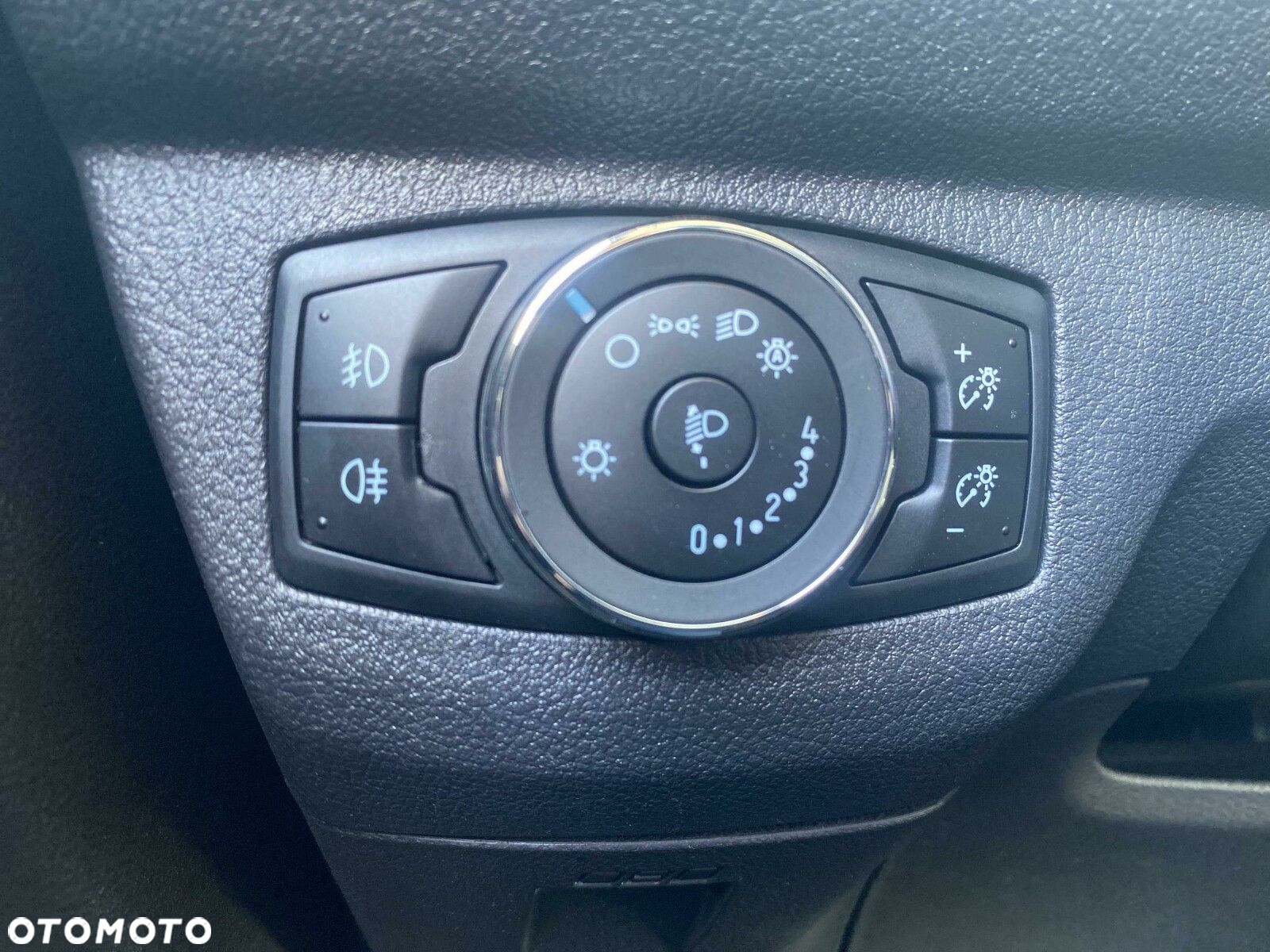 Ford Tourneo Courier - 17